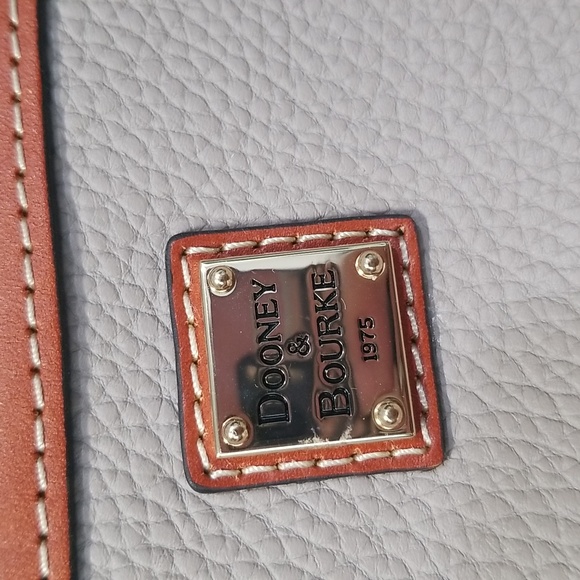 Dooney And Bourke Pebbled Leather Wristlet In Taupe Like New - Picture 2 of 12